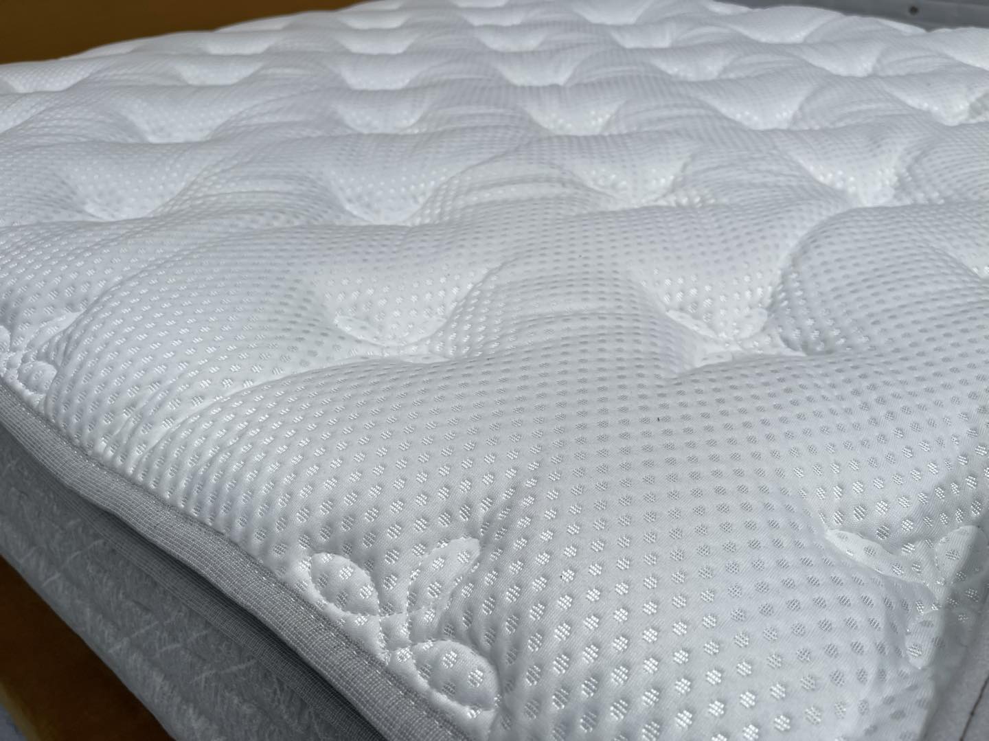 Nexa PLUSH 32CM 2000 Pocket spring Mattress (Superior Deluxe )