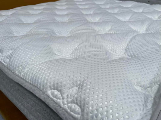 Nexa PLUSH 32CM 2000 Pocket spring Mattress (Superior Deluxe )